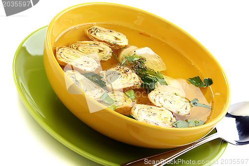 Image of Chicken broth with rolls of omelet. 