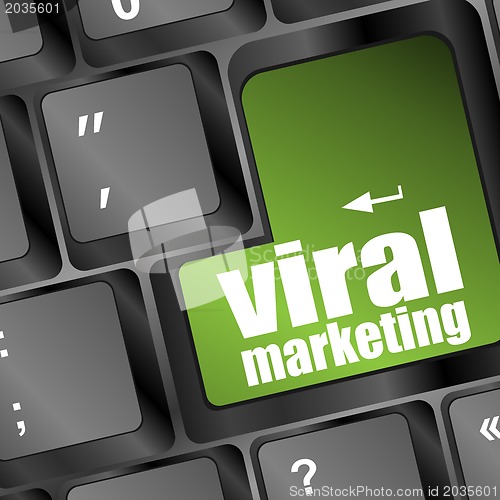 Image of viral marketing word on computer keyboard