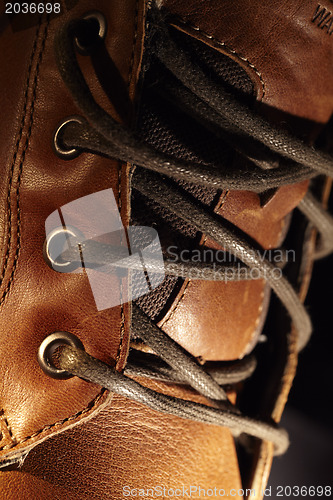 Image of Lacing shoe.