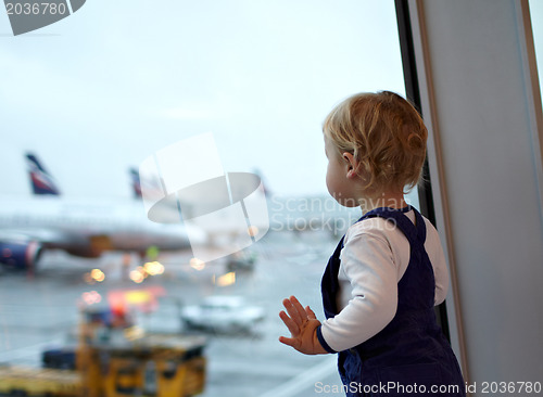 Image of Kid in the airport.