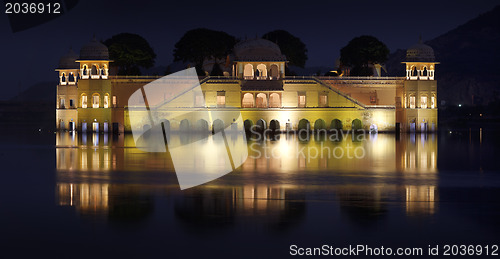 Image of Jaipur Lake Palace (Jal Mahal) at night