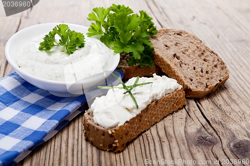 Image of yoghurt creamy cheese with herbs and bread