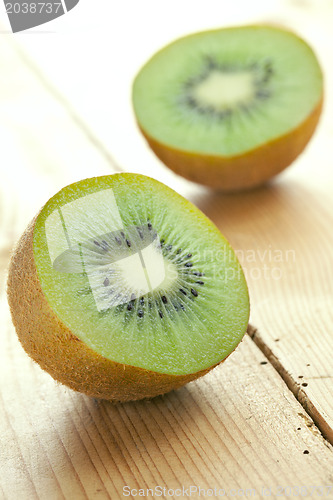 Image of kiwi fruit on wooden table