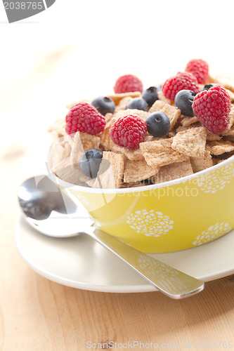 Image of cinnamon cereals with fruits
