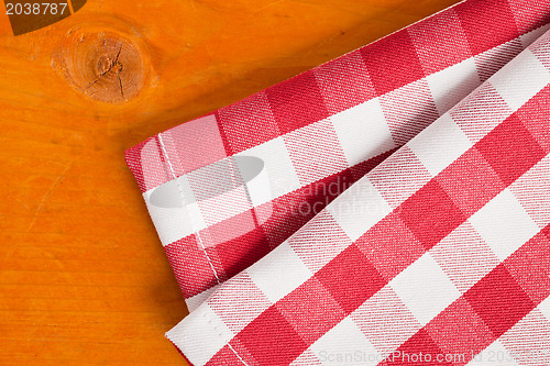 Image of checkered napkin on wooden table