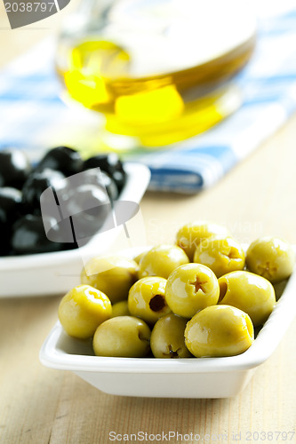 Image of green and black olives