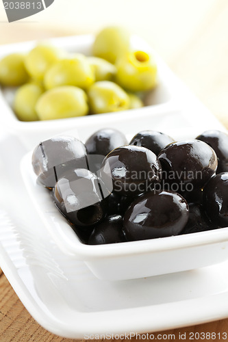 Image of green and black olives