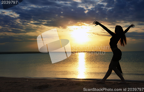 Image of Dance at the sea