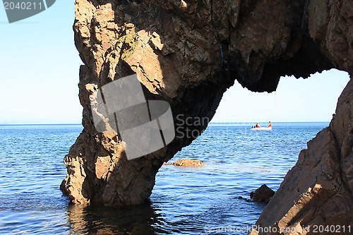 Image of Kind on a fishing boat from under rocks