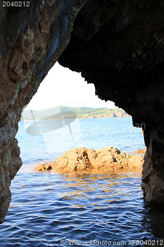 Image of Kind on mountains from a grotto