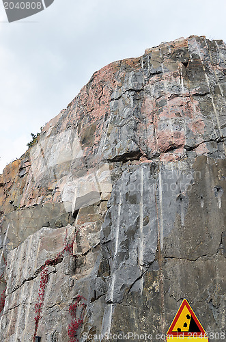 Image of road sign waring about falling stones