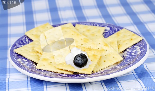 Image of Plate with crackers