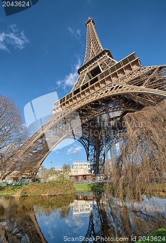 Image of Wonderful wide angle view of Eiffel Tower with lake and vegetati
