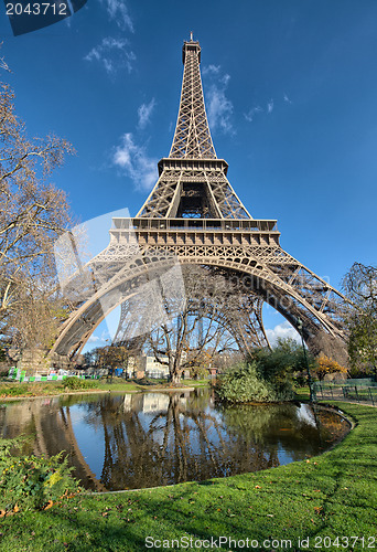 Image of Wonderful wide angle view of Eiffel Tower with lake and vegetati