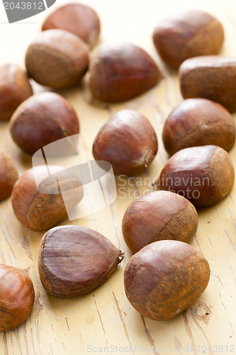 Image of chesnuts on wooden table