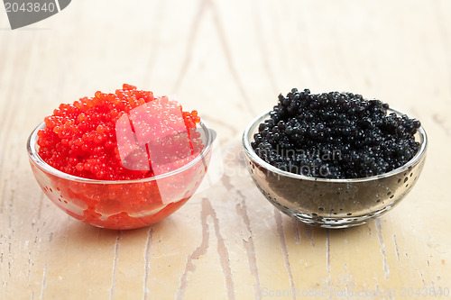 Image of red and black caviar in bowl