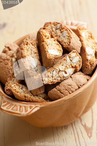 Image of italian cantuccini cookies in bowl