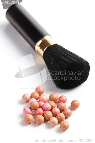 Image of bronzing pearls and makeup brush