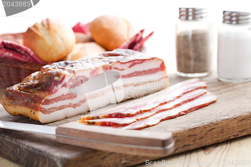 Image of slices smoked bacon