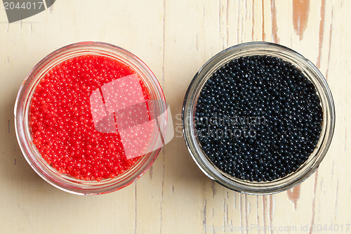 Image of red and black caviar in bowl