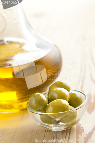 Image of green olives and oil