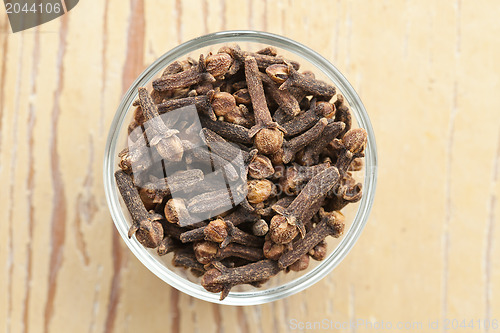 Image of cloves in bowl