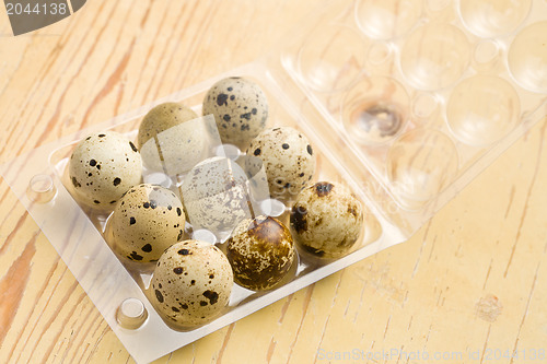 Image of quail eggs on kitchen table