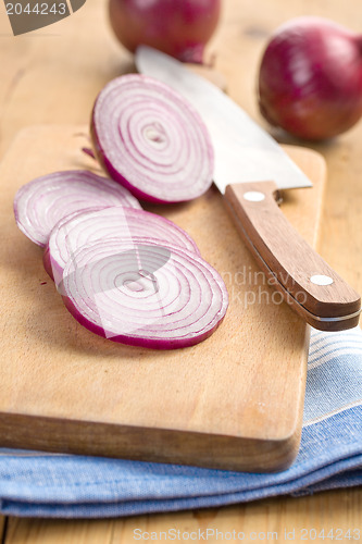 Image of sliced red onion in kitchen