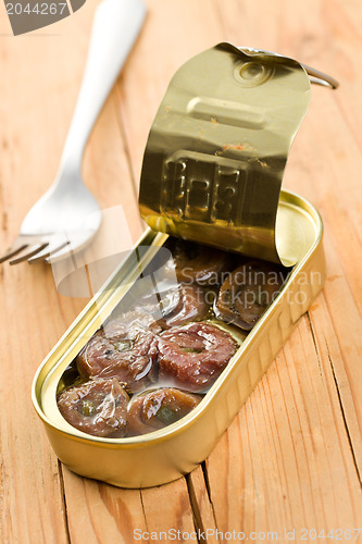 Image of rolled anchovy with capers