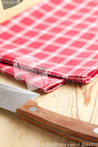 Image of checkered napkin and knife