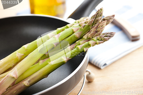 Image of asparagus on pan