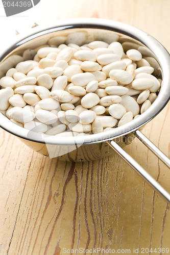 Image of white beans in colander