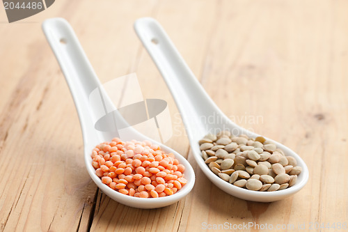 Image of red and brown lentils in porcelain spoon