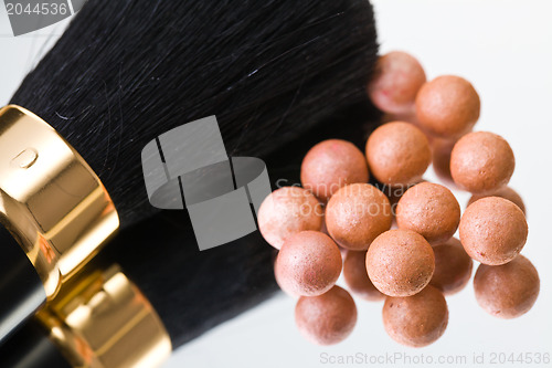 Image of bronzing pearls and makeup brush