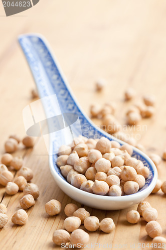 Image of chickpeas in porcelain spoon