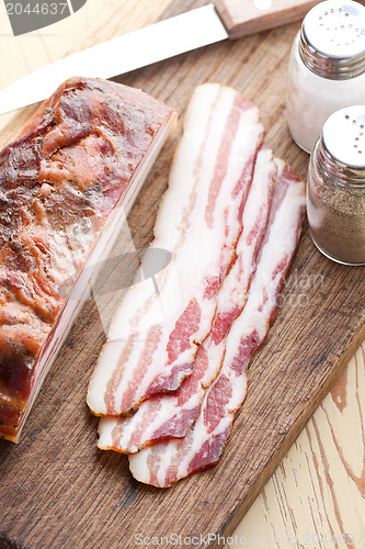 Image of slices smoked bacon