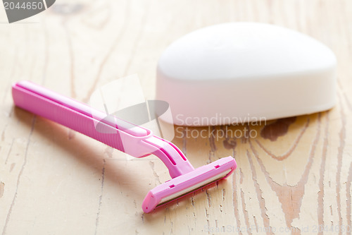 Image of pink lady shaver