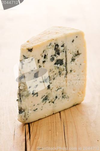 Image of blue cheese on kitchen table