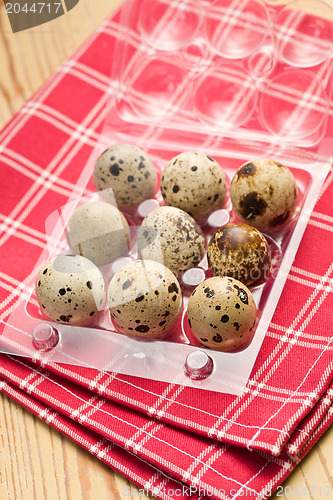Image of quail eggs on kitchen table