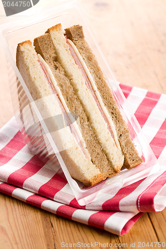 Image of ham sandwich on checkered napkin