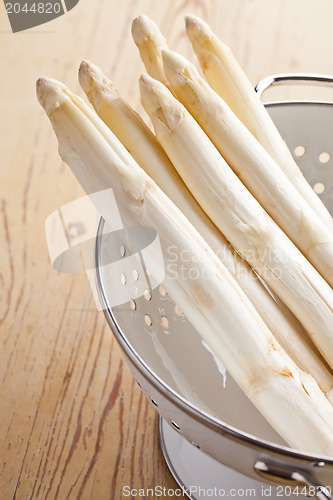 Image of white asparagus in colander