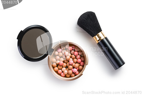 Image of bronzing pearls and makeup brush