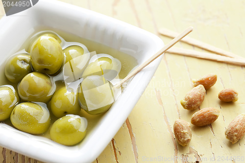 Image of the green olives in ceramic bowl