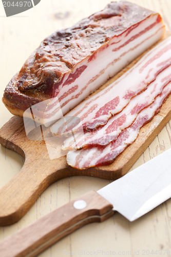 Image of slices smoked bacon