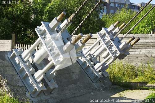 Image of The traction device pedestrian suspension bridge