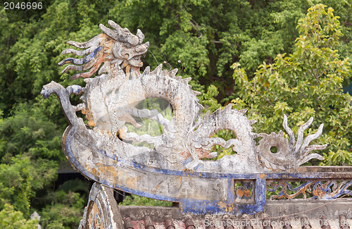 Image of Chinese dragon ornament on a rooftop