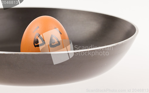 Image of Scared egg, waiting to be fried in a pan