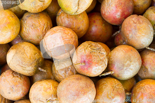 Image of Passion Fruit on a street market in Dong Hoi