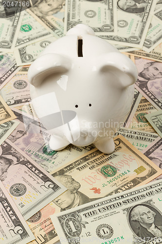 Image of Piggy bank on dollar bills