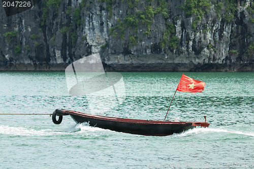 Image of Rowing boat in the Ha Long Bay